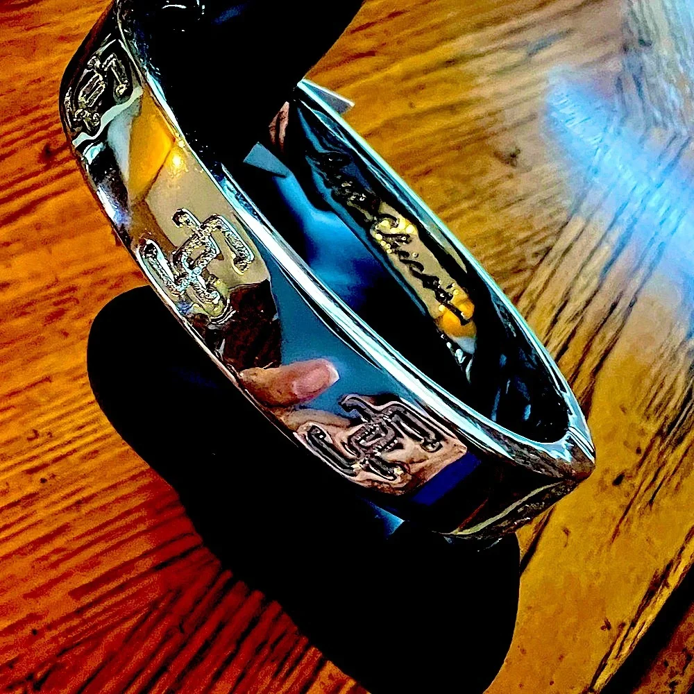 NWTElegantClassicStylish LOVE Bracelet.SilverTone.Solid.DoubleClaspVery Secure.